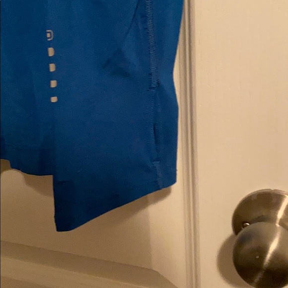 Ogio 1/4 Running Top - Picture 3 of 3